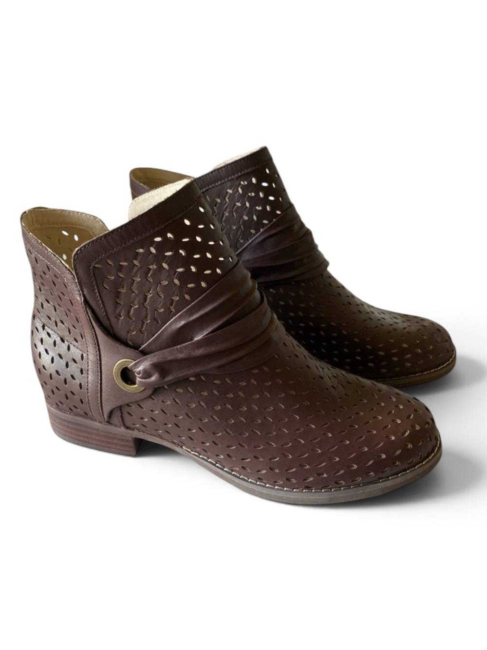 SPENCO Pricilla Perforated Leather Ankle Booties NWOT